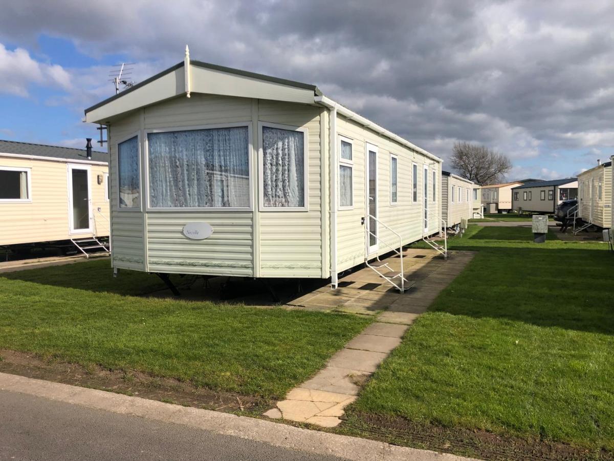 Lovely 3 Bedroom 8 Berth Caravan In Rhyl Extérieur photo