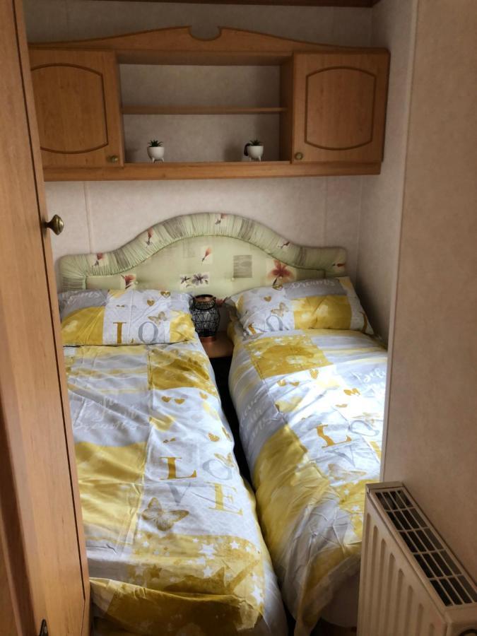 Lovely 3 Bedroom 8 Berth Caravan In Rhyl Extérieur photo