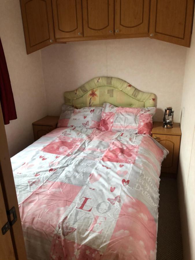 Lovely 3 Bedroom 8 Berth Caravan In Rhyl Extérieur photo